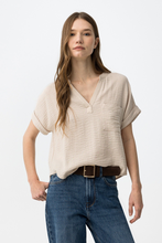 Cargar imagen en el visor de la galería, BLUSA CAMINHO BEIGE