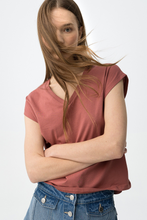 Cargar imagen en el visor de la galería, CAMISETA CHARLIZE