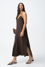 Cargar imagen en el visor de la galería, VESTIDO BESTIE CHOCOLATE