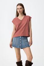 Cargar imagen en el visor de la galería, CAMISETA CHARLIZE