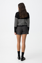 Cargar imagen en el visor de la galería, SHORT FABBY GRIS PERLA