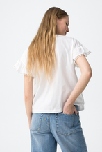 Cargar imagen en el visor de la galería, CAMISETA NOEMIA BLANCA