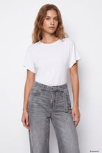 Cargar imagen en el visor de la galería, CAMISETA SLIMY BLANCA
