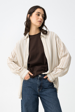 Cargar imagen en el visor de la galería, CAMISA BUARQUE BEIGE