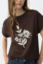 Cargar imagen en el visor de la galería, CAMISETA NATALIE CHOCOLATE