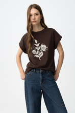 Cargar imagen en el visor de la galería, CAMISETA NATALIE CHOCOLATE