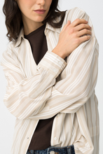 Cargar imagen en el visor de la galería, CAMISA BUARQUE BEIGE
