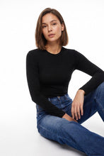 Cargar imagen en el visor de la galería, CAMISETA REMO NEGRA