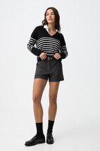 Cargar imagen en el visor de la galería, SHORT FABBY GRIS PERLA