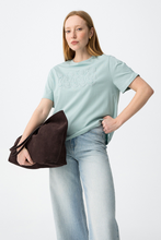 Cargar imagen en el visor de la galería, CAMISETA PEYTON TURQUESA