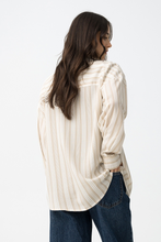 Cargar imagen en el visor de la galería, CAMISA BUARQUE BEIGE