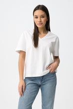 Cargar imagen en el visor de la galería, CAMISETA JINNIE
