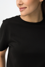 Cargar imagen en el visor de la galería, CAMISETA KENNIE NEGRA