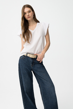 Cargar imagen en el visor de la galería, CAMISETA KIRA BLANCA