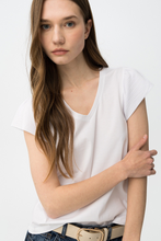 Cargar imagen en el visor de la galería, CAMISETA KIRA BLANCA