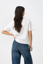 Cargar imagen en el visor de la galería, CAMISETA AURA