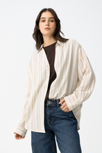 Cargar imagen en el visor de la galería, CAMISA BUARQUE BEIGE