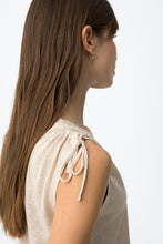 Cargar imagen en el visor de la galería, CAMISETA DUBÁI BEIGE