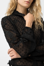 Cargar imagen en el visor de la galería, CAMISA RELEVANTE