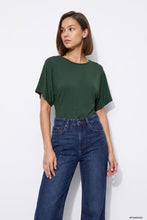 Cargar imagen en el visor de la galería, CAMISETA SLIMY VERDE