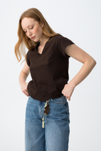 Cargar imagen en el visor de la galería, CAMISETA HADLEY