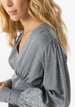 Cargar imagen en el visor de la galería, BLUSA BIANCA GRIS