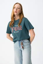 Cargar imagen en el visor de la galería, CAMISETA SKITTY