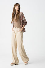 Cargar imagen en el visor de la galería, PANTALON CAMELIA BEIGE