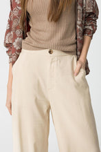 Cargar imagen en el visor de la galería, PANTALON CAMELIA BEIGE