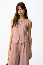 Cargar imagen en el visor de la galería, CHALECO AUGUSTA ROSA