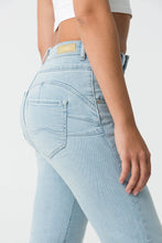 Cargar imagen en el visor de la galería, JEANS DOUBLE UP 520