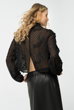 Cargar imagen en el visor de la galería, CAMISA RELEVANTE