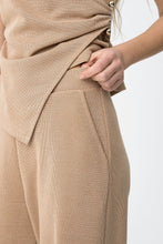 Cargar imagen en el visor de la galería, PANTALÓN ARZEN BEIGE