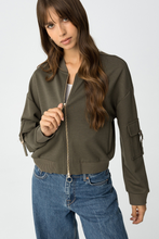 Cargar imagen en el visor de la galería, CHAQUETA LAUREN VERDE