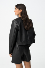 Cargar imagen en el visor de la galería, CHAQUETA CROC
