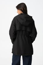Cargar imagen en el visor de la galería, CHAQUETA ROCKY NEGRO