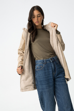 Cargar imagen en el visor de la galería, CHAQUETA ROCKY BEIGE
