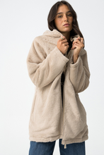 Cargar imagen en el visor de la galería, CHAQUETA ROCKY BEIGE