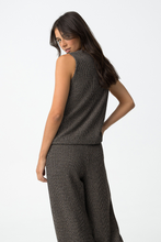 Cargar imagen en el visor de la galería, CHALECO KENDAL CHOCOLATE