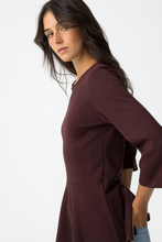 Cargar imagen en el visor de la galería, CAMISETA KELLY BURDEOS