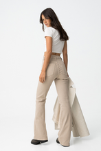 Cargar imagen en el visor de la galería, JEANS ZOE BEIGE
