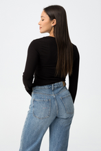 Cargar imagen en el visor de la galería, CAMISETA ICE NEGRA