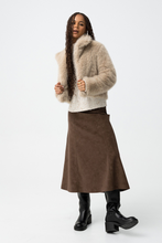 Cargar imagen en el visor de la galería, CHAQUETA THRETHA