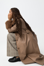 Cargar imagen en el visor de la galería, ABRIGO DOURADA