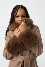 Cargar imagen en el visor de la galería, ABRIGO DOURADA