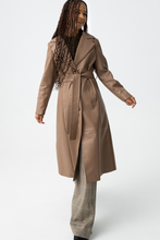 Cargar imagen en el visor de la galería, ABRIGO DOURADA