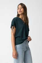 Cargar imagen en el visor de la galería, CAMISETA PEPITA VERDE