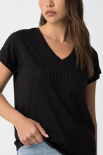 Cargar imagen en el visor de la galería, CAMISETA SYRA NEGRA