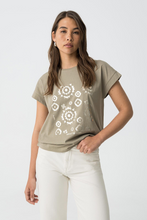 Cargar imagen en el visor de la galería, CAMISETA KIKA VERDE