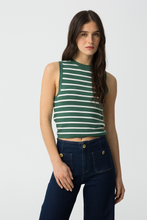 Cargar imagen en el visor de la galería, CAMISETA LEONOR VERDE